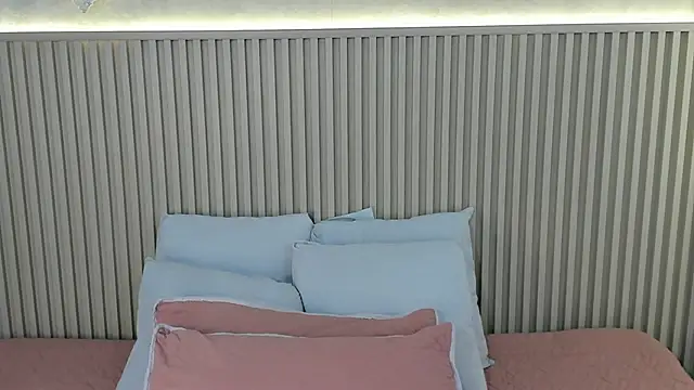 charlottebrowns  online show from May 19, 2026, 12:55 pm