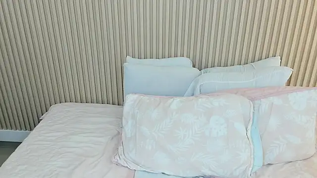 charlottebrowns  online show from May 31, 2026, 5:09 pm