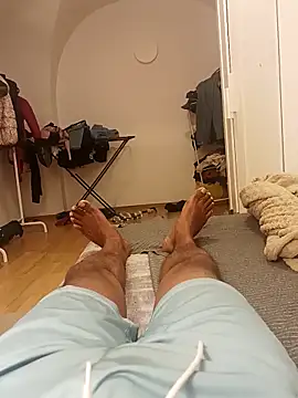 maleesa online show from April 15, 2026, 3:24 am