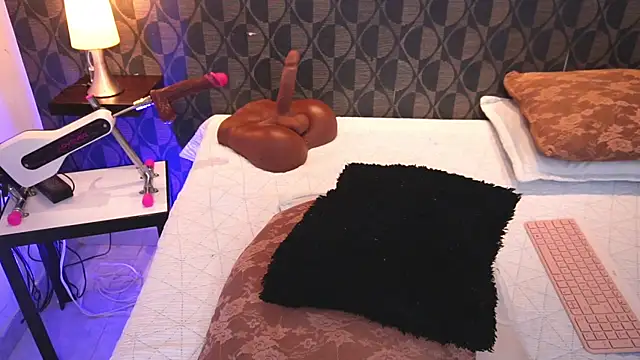 SharomRoss online show from October 6, 2025, 4:15 pm