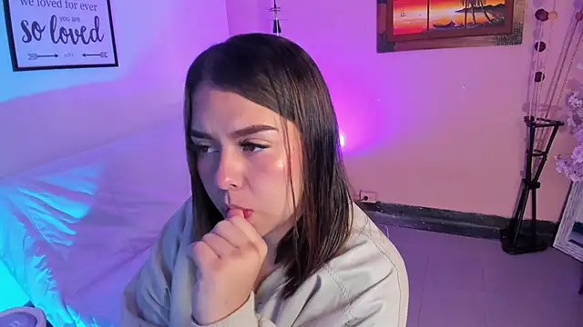 ArianaBaker online show from September 23, 2025, 1:36 pm