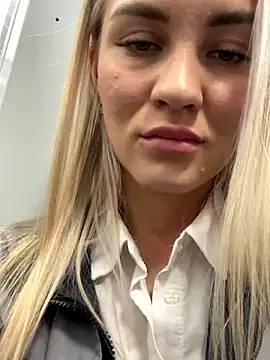 Snapshot of DreamGirl-777 chatting on December 2, 2024, 11:01 am DreamGirl-777 online show from December 2, 2024, 11:01 am