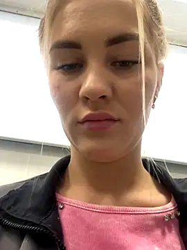 Snapshot of DreamGirl-777 chatting on December 4, 2024, 7:28 am DreamGirl-777 online show from December 4, 2024, 7:28 am