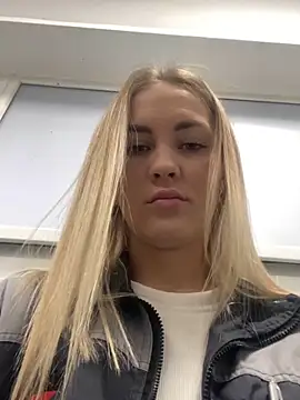 Snapshot of DreamGirl-777 chatting on December 5, 2024, 4:42 am DreamGirl-777 online show from December 5, 2024, 4:42 am