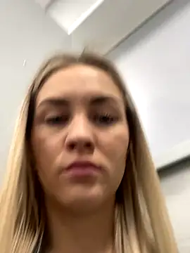 Snapshot of DreamGirl-777 chatting on December 6, 2024, 4:25 am DreamGirl-777 online show from December 6, 2024, 4:25 am