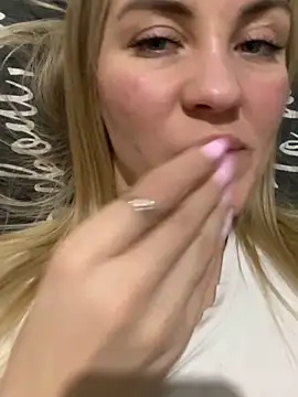 Snapshot of DreamGirl-777 chatting on December 6, 2024, 2:49 pm DreamGirl-777 online show from December 6, 2024, 2:49 pm