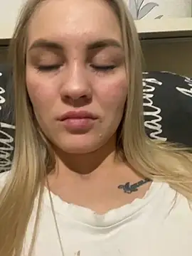 Snapshot of DreamGirl-777 chatting on December 6, 2024, 6:17 pm DreamGirl-777 online show from December 6, 2024, 6:17 pm