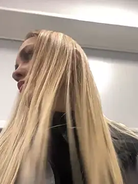 Snapshot of DreamGirl-777 chatting on December 9, 2024, 3:50 am DreamGirl-777 online show from December 9, 2024, 3:50 am