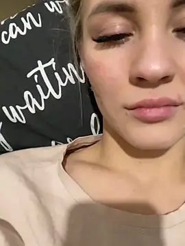 Snapshot of DreamGirl-777 chatting on December 9, 2024, 2:06 pm DreamGirl-777 online show from December 9, 2024, 2:06 pm