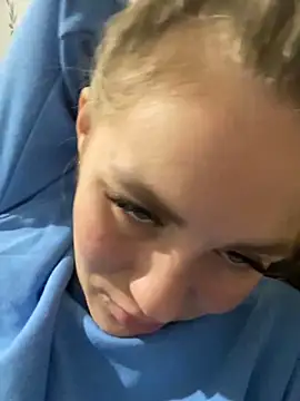 Snapshot of DreamGirl-777 chatting on December 11, 2024, 4:42 pm DreamGirl-777 online show from December 11, 2024, 4:42 pm