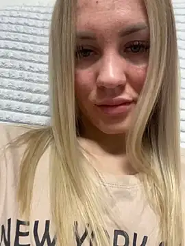 Snapshot of DreamGirl-777 chatting on December 16, 2024, 8:52 am DreamGirl-777 online show from December 16, 2024, 8:52 am