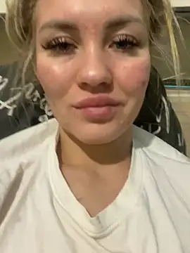 Snapshot of DreamGirl-777 chatting on December 19, 2024, 2:45 am DreamGirl-777 online show from December 19, 2024, 2:45 am