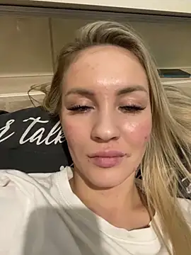 Snapshot of DreamGirl-777 chatting on December 19, 2024, 4:57 pm DreamGirl-777 online show from December 19, 2024, 4:57 pm