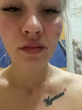 Snapshot of DreamGirl-777 chatting on December 20, 2024, 6:45 pm DreamGirl-777 online show from December 20, 2024, 6:45 pm