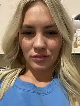 Snapshot of DreamGirl-777 chatting on December 24, 2024, 3:58 pm DreamGirl-777 online show from December 24, 2024, 3:58 pm