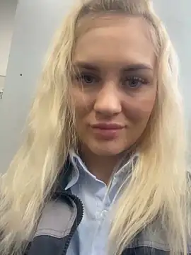 Snapshot of DreamGirl-777 chatting on January 20, 2025, 7:15 am DreamGirl-777 online show from January 20, 2025, 7:15 am