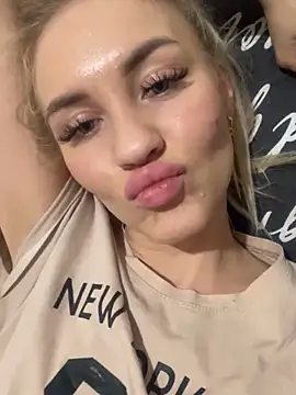 Snapshot of DreamGirl-777 chatting on January 23, 2025, 1:13 pm DreamGirl-777 online show from January 23, 2025, 1:13 pm