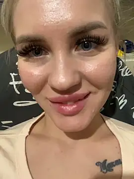 Snapshot of DreamGirl-777 chatting on February 3, 2025, 3:06 pm DreamGirl-777 online show from February 3, 2025, 3:06 pm