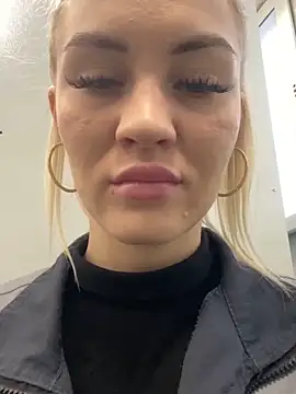 Snapshot of DreamGirl-777 chatting on February 12, 2025, 4:23 am DreamGirl-777 online show from February 12, 2025, 4:23 am