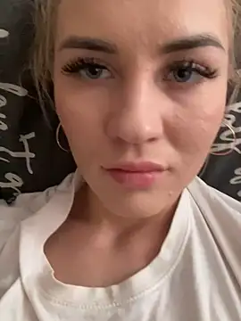 Snapshot of DreamGirl-777 chatting on March 21, 2025, 11:33 am DreamGirl-777 online show from March 21, 2025, 11:33 am