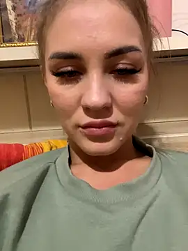 Snapshot of DreamGirl-777 chatting on September 14, 2025, 2:05 pm DreamGirl-777 online show from September 14, 2025, 2:05 pm