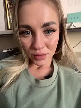 Snapshot of DreamGirl-777 chatting on September 25, 2025, 12:53 pm DreamGirl-777 online show from September 25, 2025, 12:53 pm