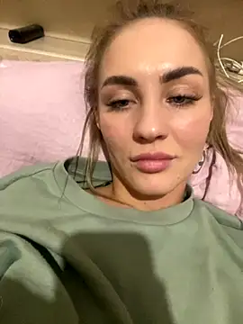 Snapshot of DreamGirl-777 chatting on November 7, 2025, 1:33 pm DreamGirl-777 online show from November 7, 2025, 1:33 pm