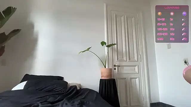 Snapshot of AliceSnowCatt chatting on June 2, 2026, 4:42 pm AliceSnowCatt online show from June 2, 2026, 4:42 pm