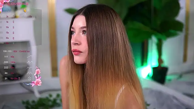 EvaWarenn online show from October 24, 2025, 12:34 pm