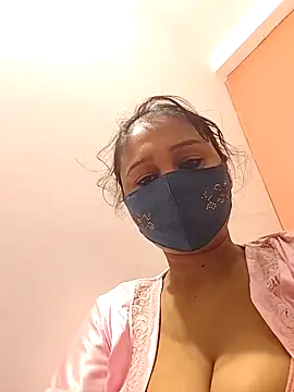 Snapshot of Archna-ji chatting on December 22, 2024, 9:31 pm Archna-ji online show from December 22, 2024, 9:31 pm