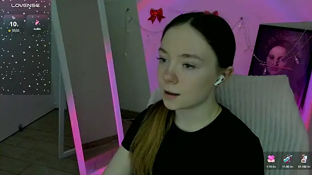 Florence meow online show from February 6, 2025, 1:32 pm