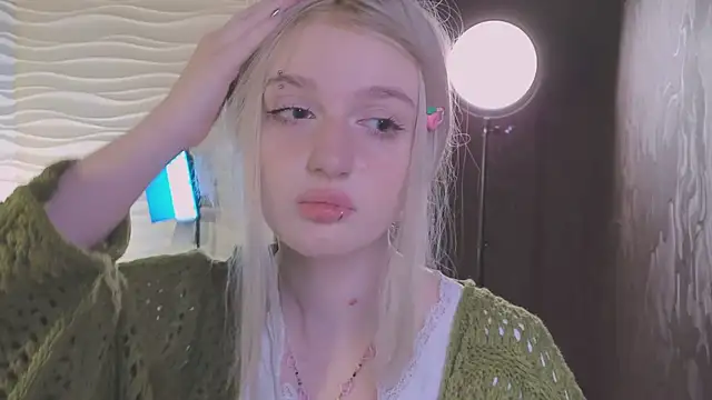 ELLIEJAY online show from May 7, 2026, 5:35 am