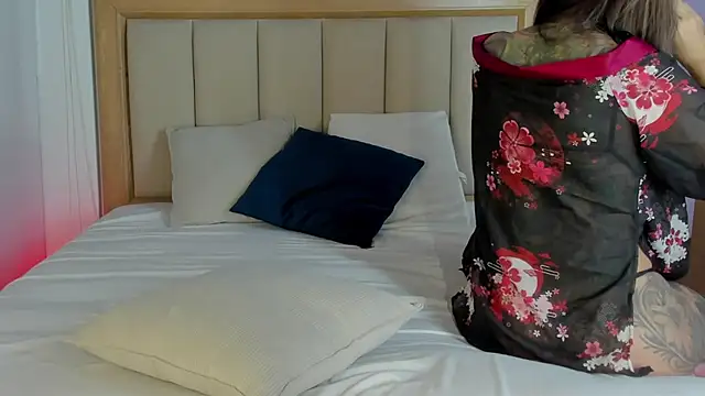 yandracelisofficial online show from February 13, 2026, 10:28 pm