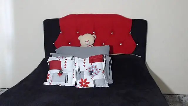 Crystal milkmature online show from March 12, 2025, 9:03 pm