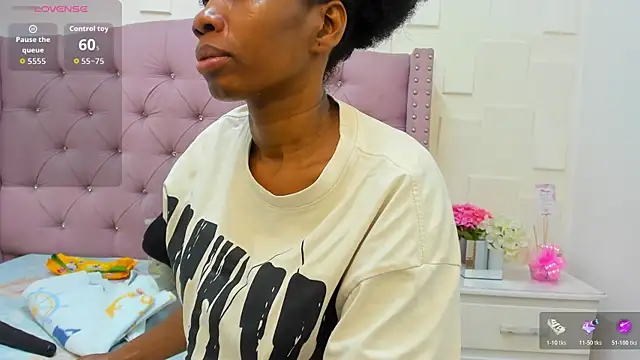 MonicaSchwartz online show from November 12, 2025, 8:52 pm