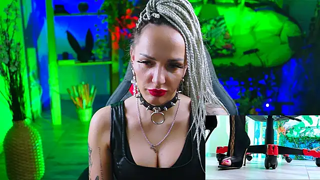 MonicaMaxwel online show from March 14, 2025, 11:56 am