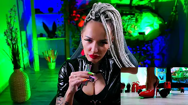 MonicaMaxwel online show from March 17, 2025, 11:42 am