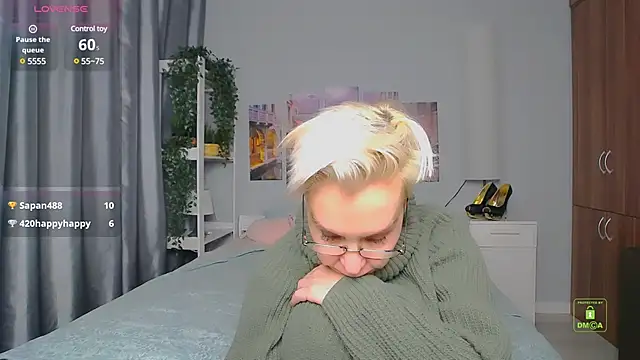 HelgaHimmell online show from December 18, 2024, 1:26 am