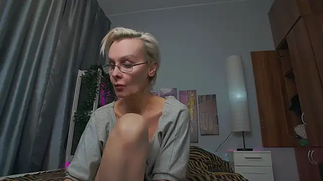 HelgaHimmell online show from February 27, 2025, 2:21 am