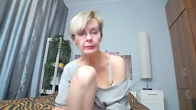 HelgaHimmell online show from March 5, 2025, 9:59 pm