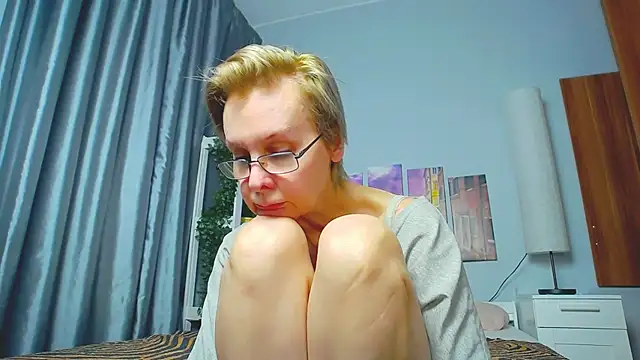 HelgaHimmell online show from March 10, 2025, 1:12 am