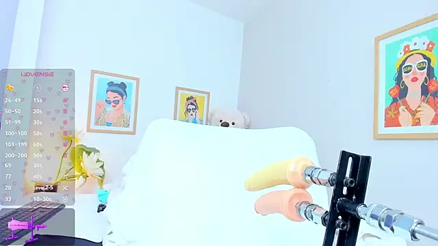 jasminnee  online show from April 12, 2026, 1:27 pm