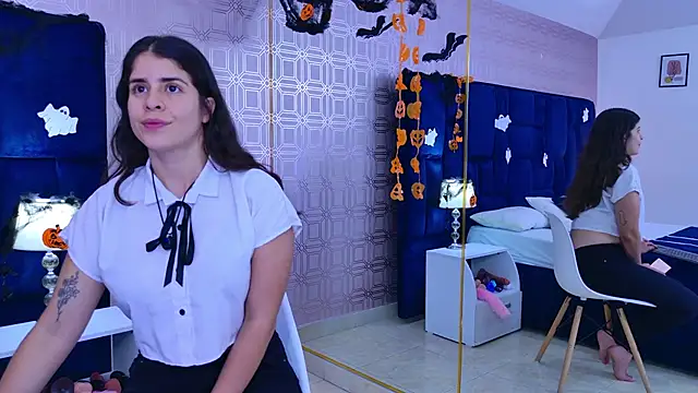 LexaDeRusso online show from November 1, 2025, 7:49 pm