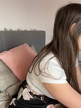 Loella-Rose online show from January 24, 2025, 9:06 am