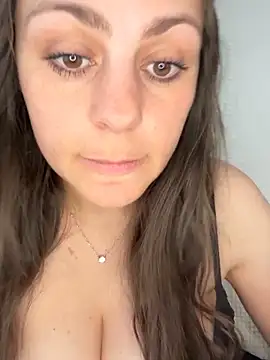 Loella-Rose online show from May 24, 2026, 12:21 pm
