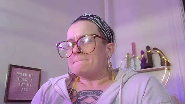 quinnmariexo online show from March 7, 2026, 4:53 am