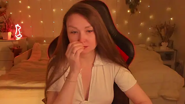 Snapshot of desperatehousewife__ chatting on February 1, 2026, 6:39 pm desperatehousewife online show from February 1, 2026, 6:39 pm