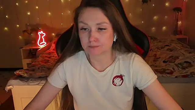 desperatehousewife   online show from April 6, 2026, 7:04 pm