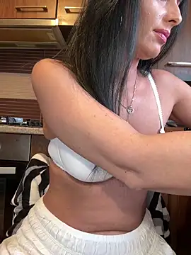 Hotmomcheckk  online show from March 15, 2025, 10:13 am