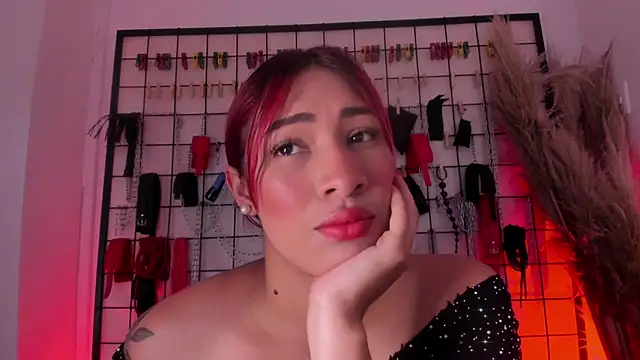 Snapshot of charrlotte_quinn chatting on October 5, 2025, 8:51 pm charrlotte quinn online show from October 5, 2025, 8:51 pm